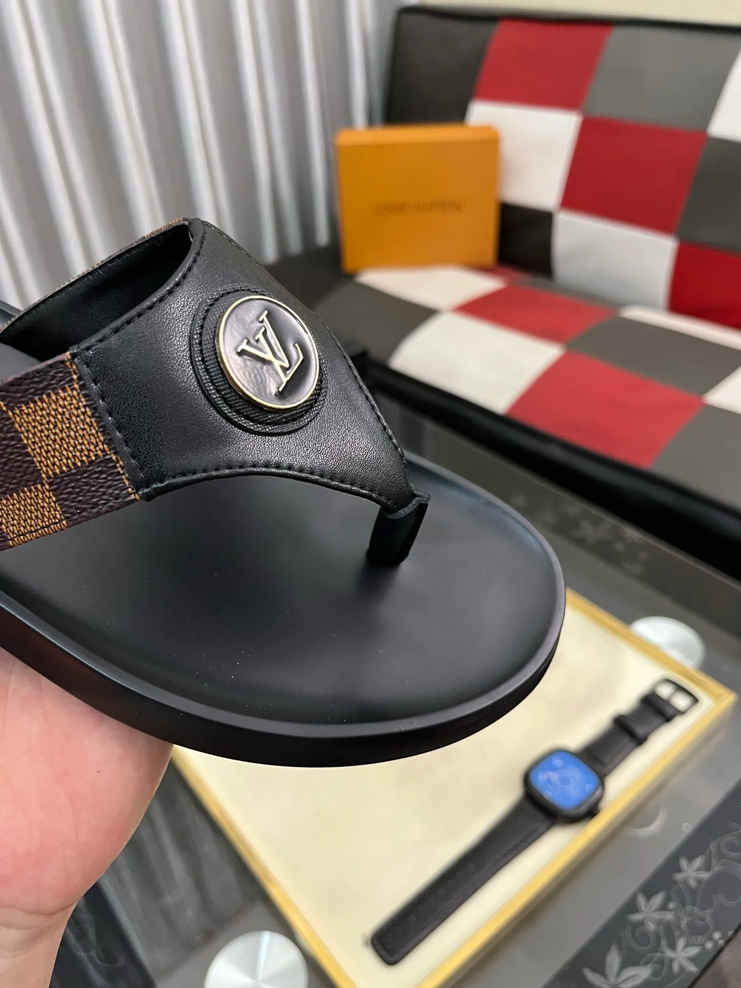 Men's shoes 💰260⌚️⌚️lv-Louis Vuitton) new men's sandals, high-end boutique, exquisite embossed logo decoration on the upper, fine workmanship, super soft soles, casual, loose and comfortable, a must-have in summer! \nsize: 38-443️⃣Colors available